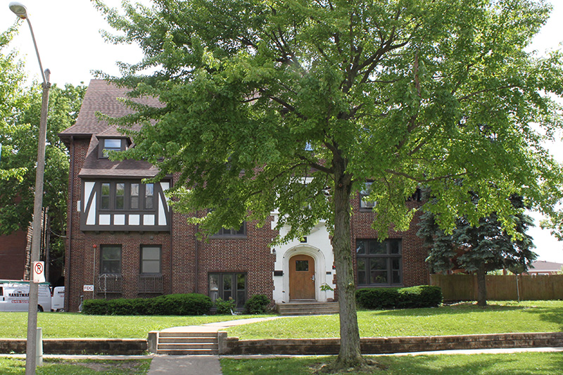 Front view of Sigma Alpha Mu Chapter House